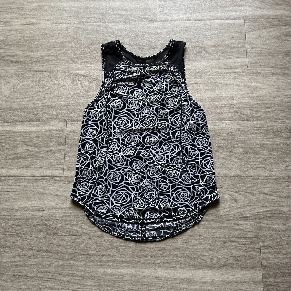 Lululemon Tank Top Women 6 Black Running Training Gym Active Adult
